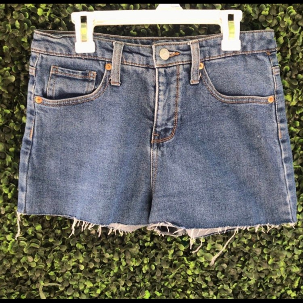 FRAYED DENIM SHORTS